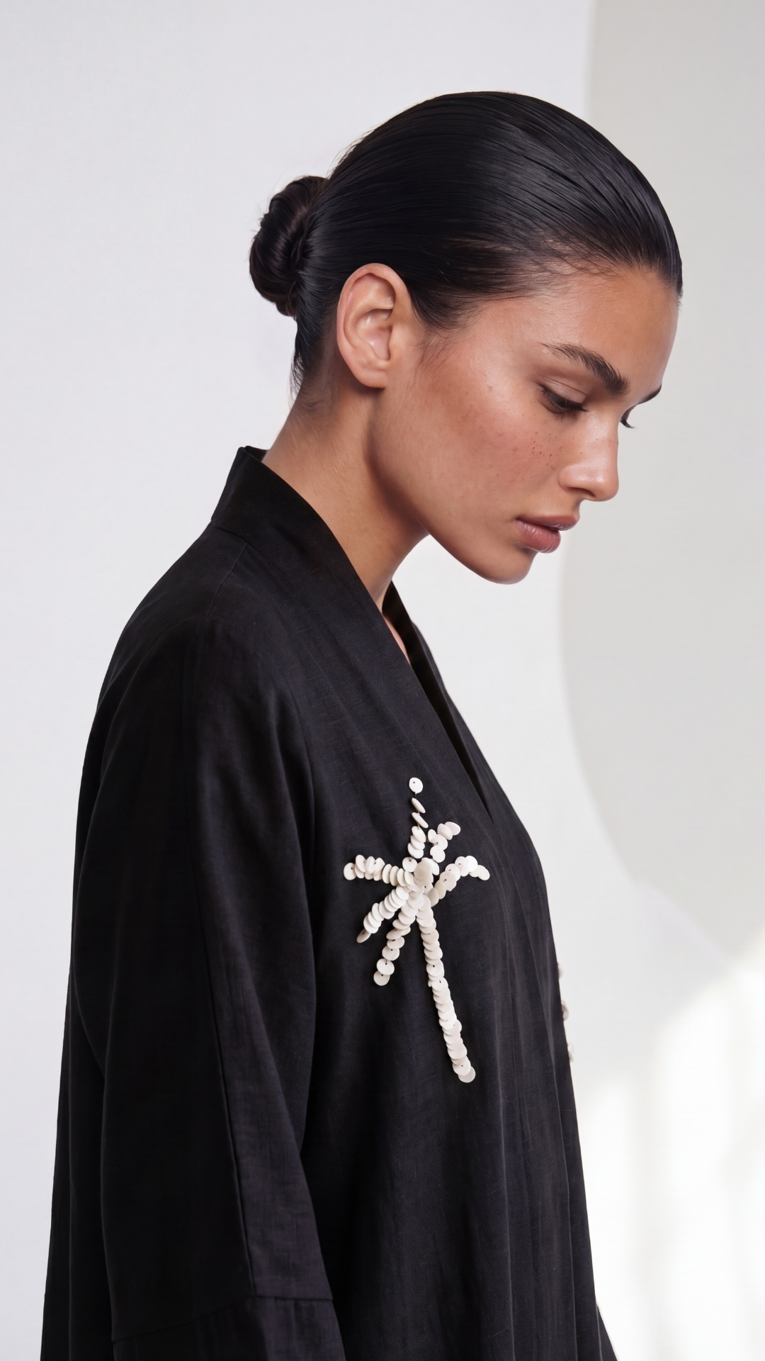 S107 | Shell Palm in Black